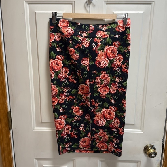 Scobe Floral Black Pencil Skirt size L - Picture 2 of 6